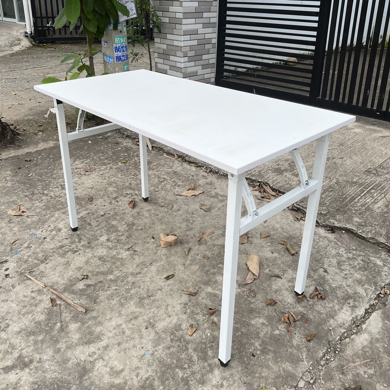 Bàn Chân gấp sắt màu trắng - CGS1