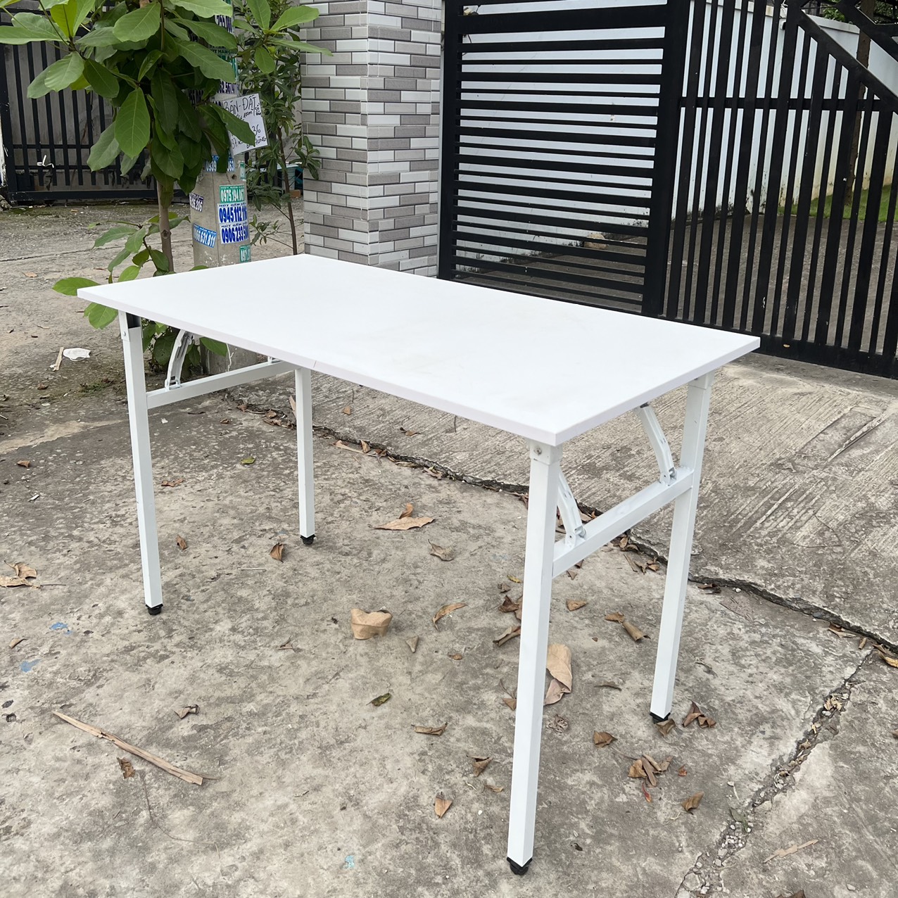 Bàn Chân gấp sắt màu trắng - CGS1