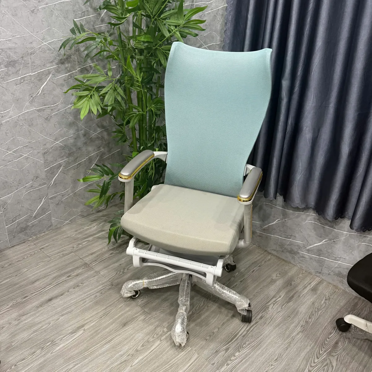 Ghế Công Thái Học Lưng Cao Có Gác Chân Thư Giãn Sang Trọng