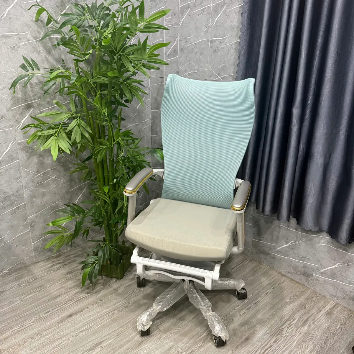 Ghế Công Thái Học Lưng Cao Có Gác Chân Thư Giãn Sang Trọng