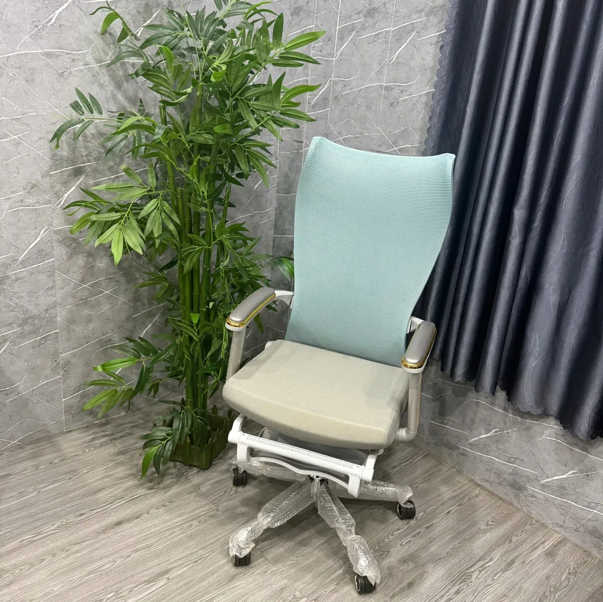 Ghế Công Thái Học Lưng Cao Có Gác Chân Thư Giãn Sang Trọng
