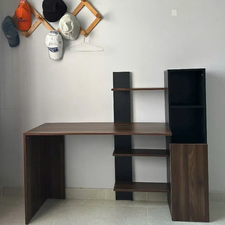 Bàn Làm Việc Gỗ Có Kệ Trang Trí Tiện Lợi