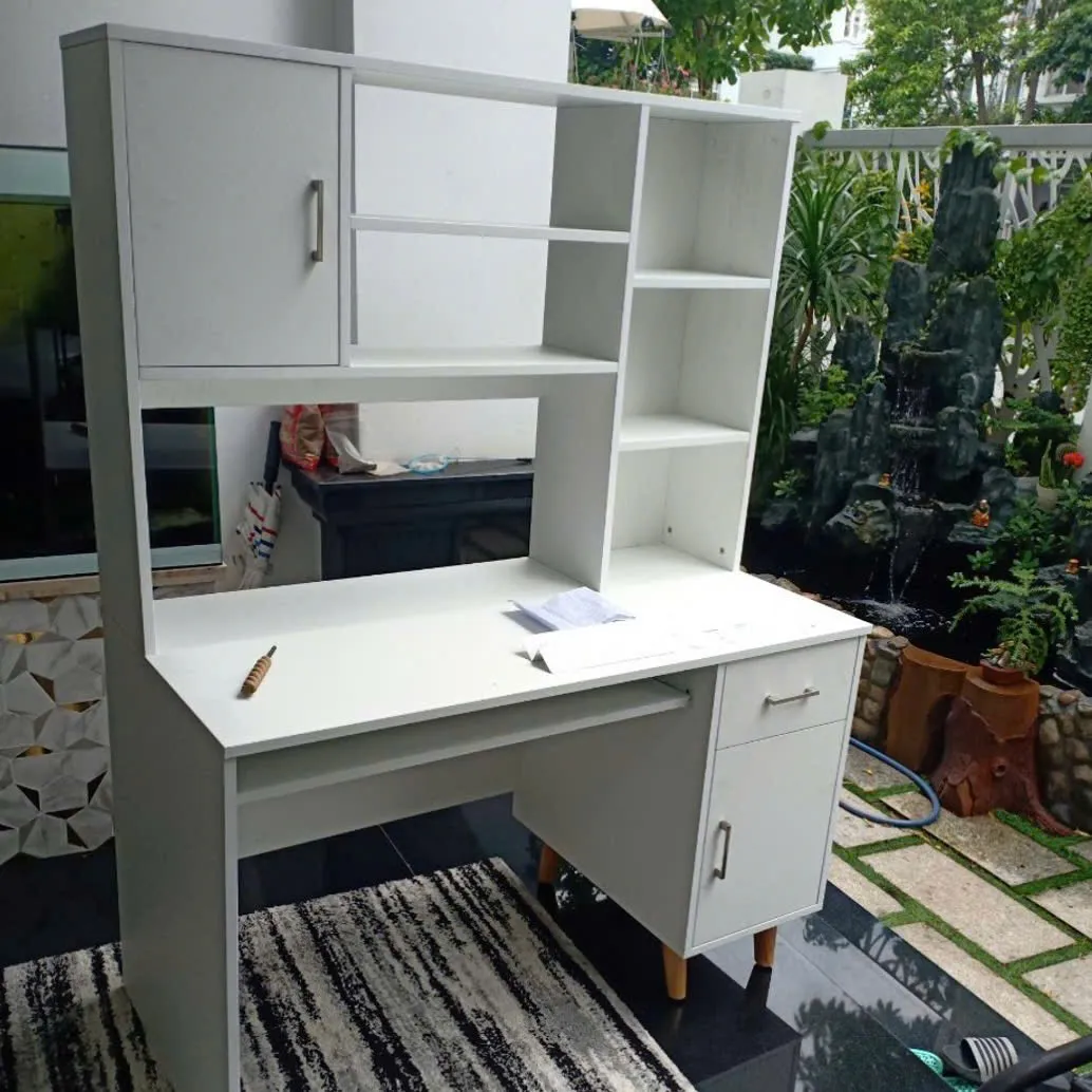 Bàn Làm Việc Gỗ Đa Năng Có Kệ Sách & Tủ Kín