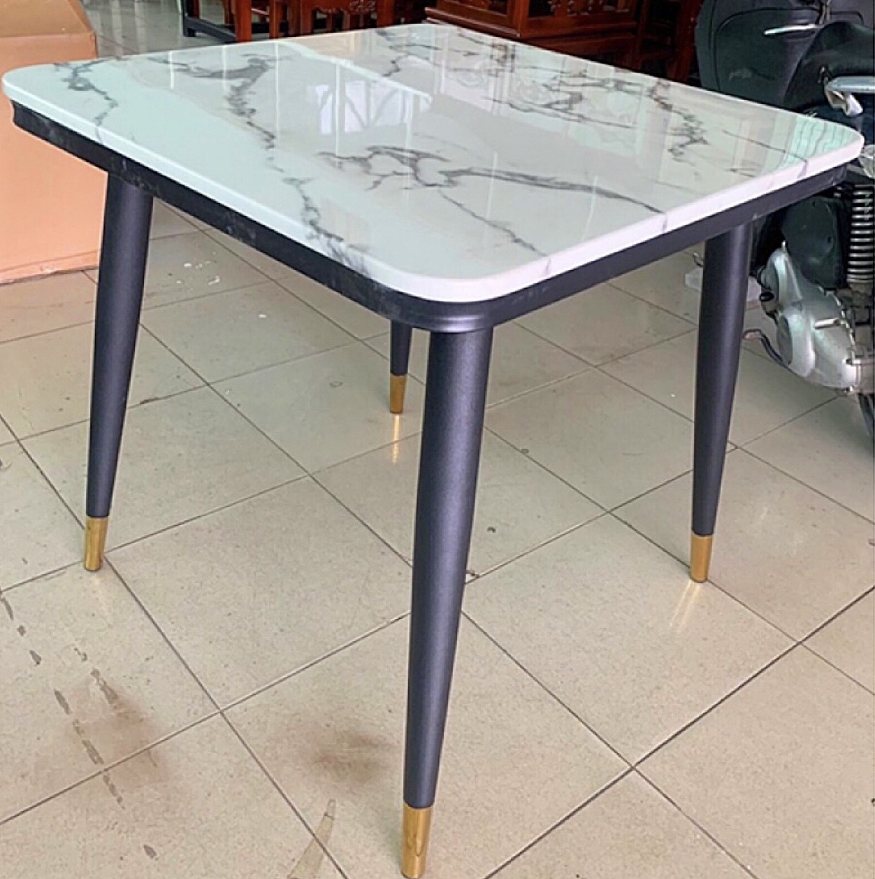 Bàn Ăn Mặt Giả  Đá Chân Núm Mạ Vàng - BA7