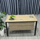 Bàn Văn Phòng Chân Sắt Có Yếm Che Lửng - BLV101