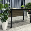 Bàn Văn Phòng Chân Sắt Có Yếm Che Lửng - BLV101