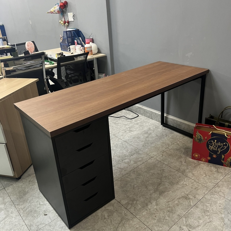 Bàn Làm Việc IKEA Chân Sắt - IK3