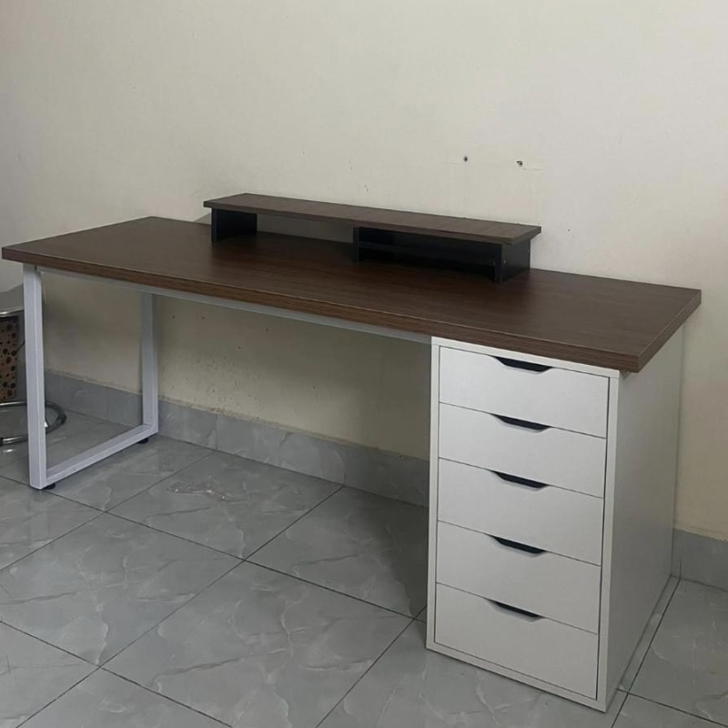 Bàn Làm Việc IKEA Chân Sắt - IK3