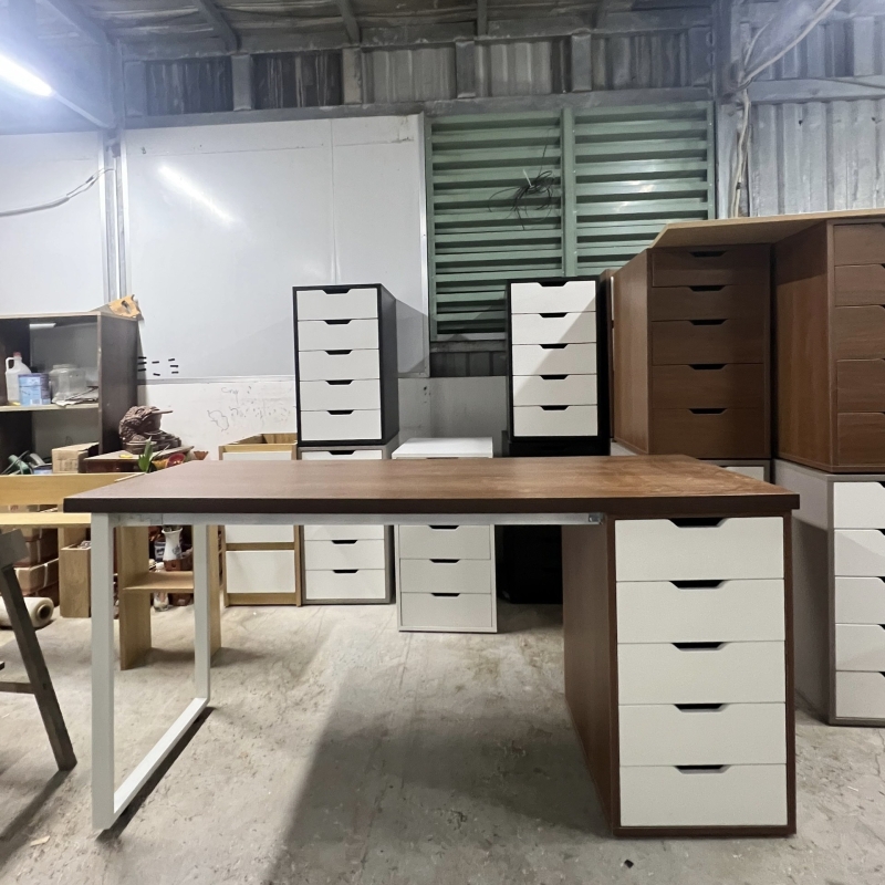 Bàn Làm Việc IKEA Chân Sắt - IK3