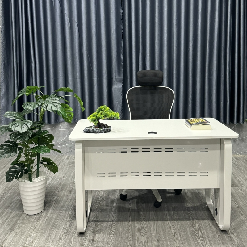 Bàn Văn Phòng Có Yếm Chân Uốn Nhập Khẩu - BLV120