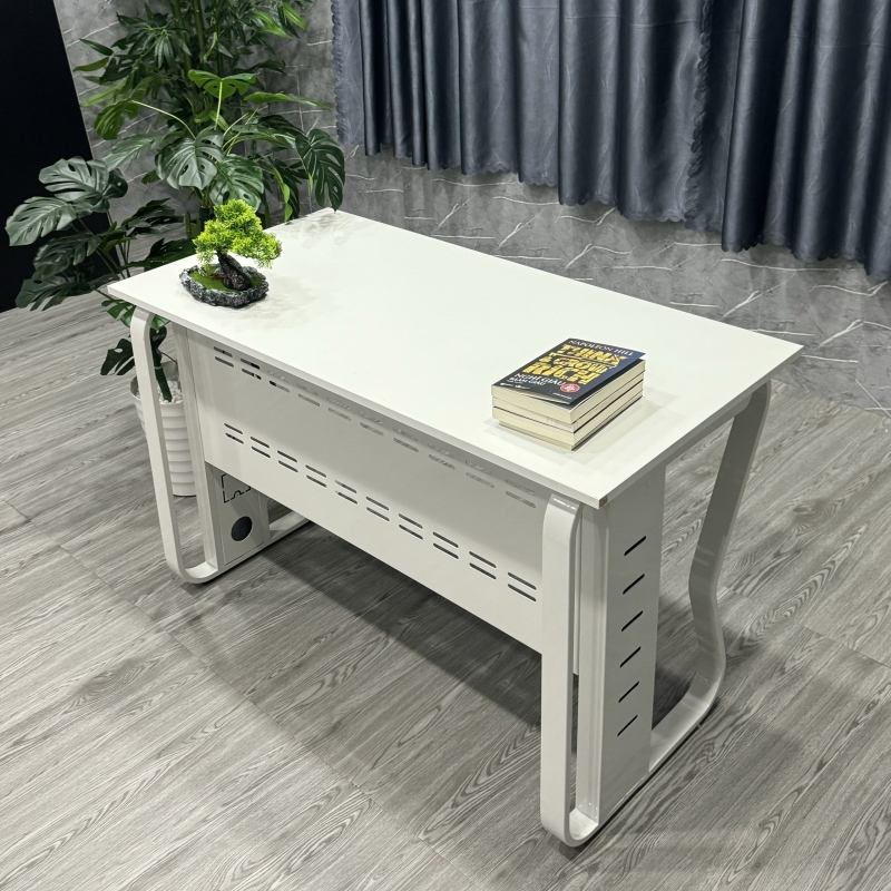 Bàn Văn Phòng Có Yếm Chân Uốn Nhập Khẩu - BLV120