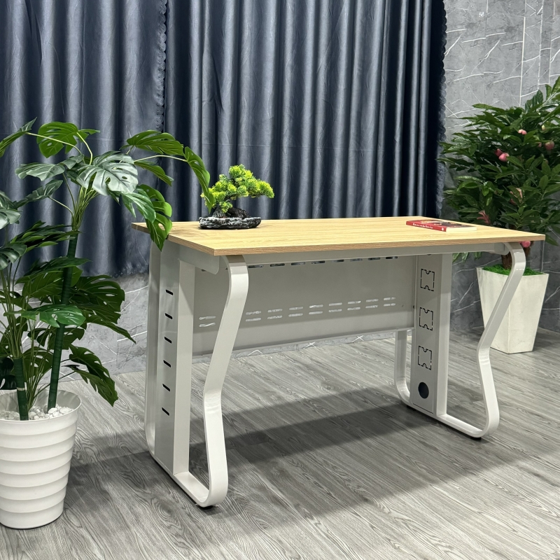 Bàn Văn Phòng Có Yếm Chân Uốn Nhập Khẩu - BLV120