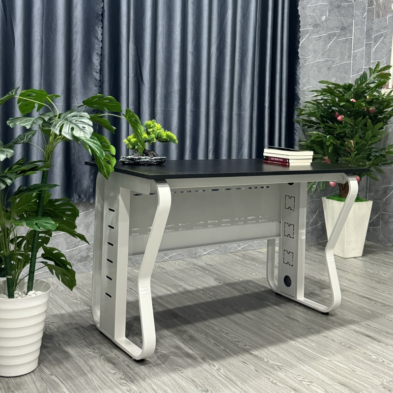 Bàn Văn Phòng Có Yếm Chân Uốn Nhập Khẩu - BLV120