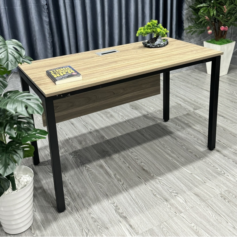 Bàn Văn Phòng Chân Sắt Có Yếm Che Lửng - BLV101