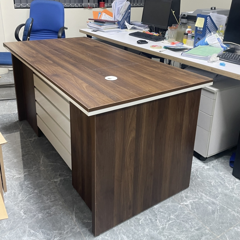 Bàn Giám Đốc Quản Lý Sọc Ngang 1m6 - BGĐ71