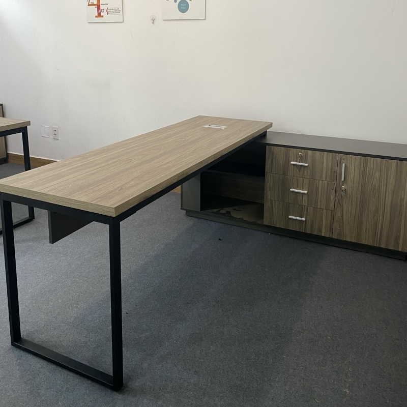 Bàn Làm Việc Góc L Yếm Che Lửng Hiện Đại - BLV27