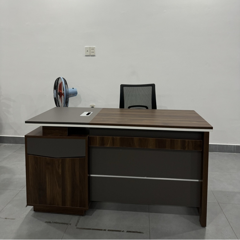 Bàn Giám Đốc Sọc Ngang Trắng - BGĐ53
