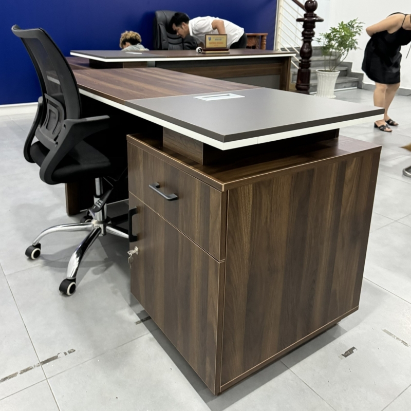 Bàn Giám Đốc Sọc Ngang Trắng - BGĐ53