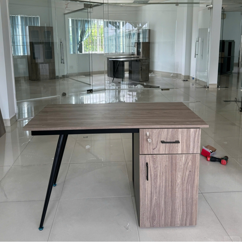Bàn Làm Việc Vi Tính Có Hộc - BLV97
